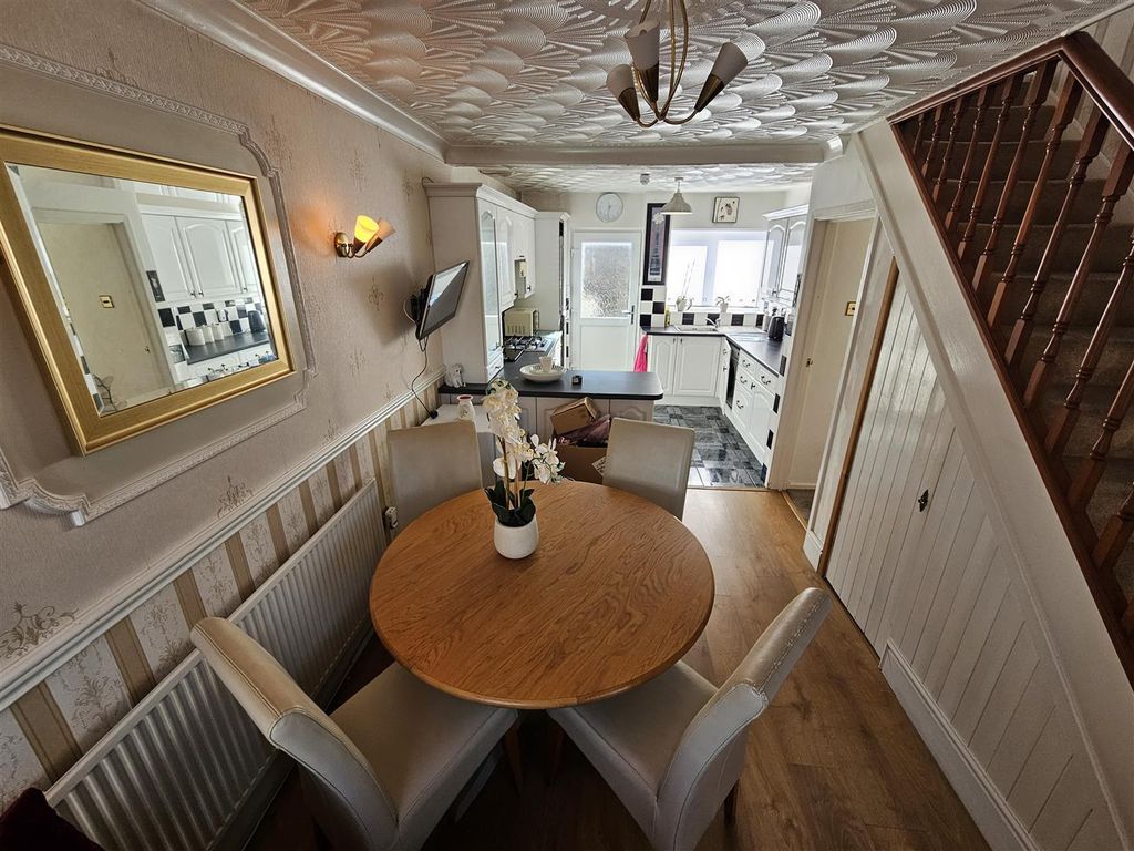 Property photo 3 of 27 Breakfast Room