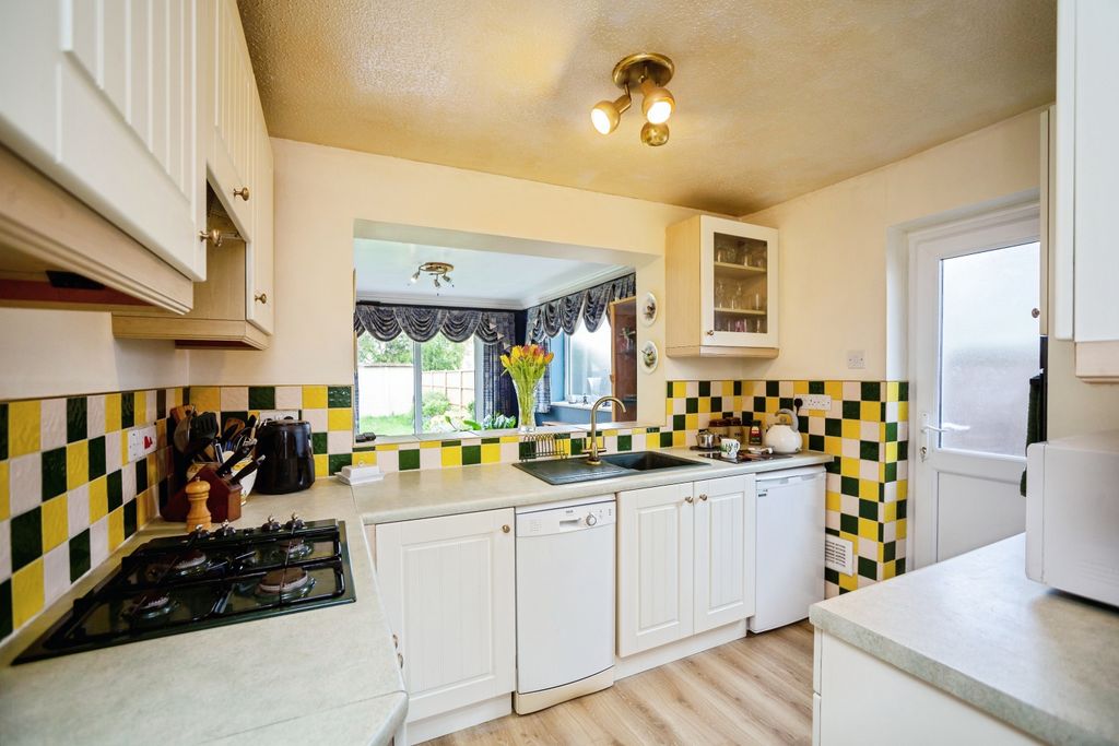 Property photo 2 of 15 Kitchen
