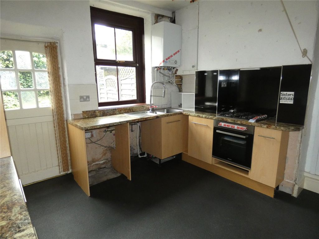 Property photo 2 of 8 Kitchen