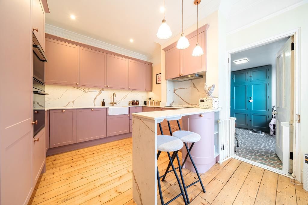 Property photo 3 of 21 Kitchen