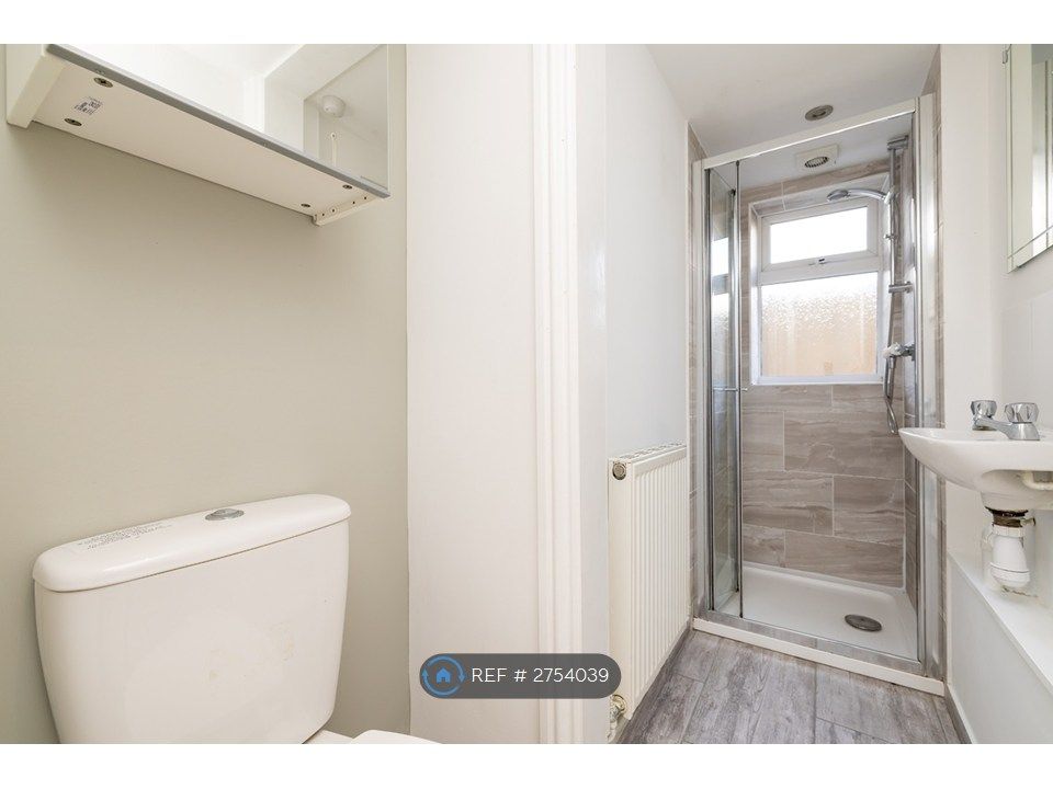 Property photo 3 of 20 En Suite