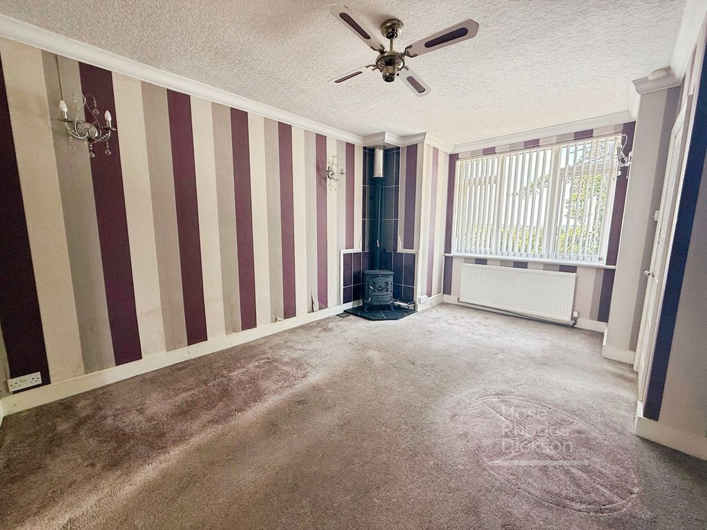 Property photo 2 of 18 Living Room