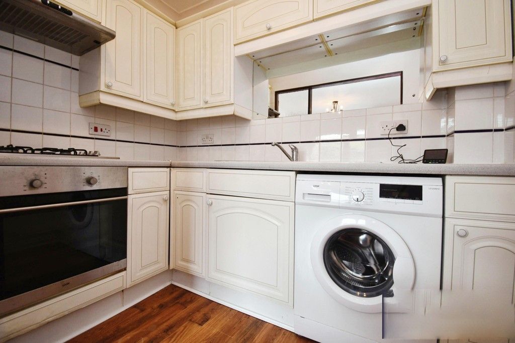 Property photo 2 of 6 Kitchen