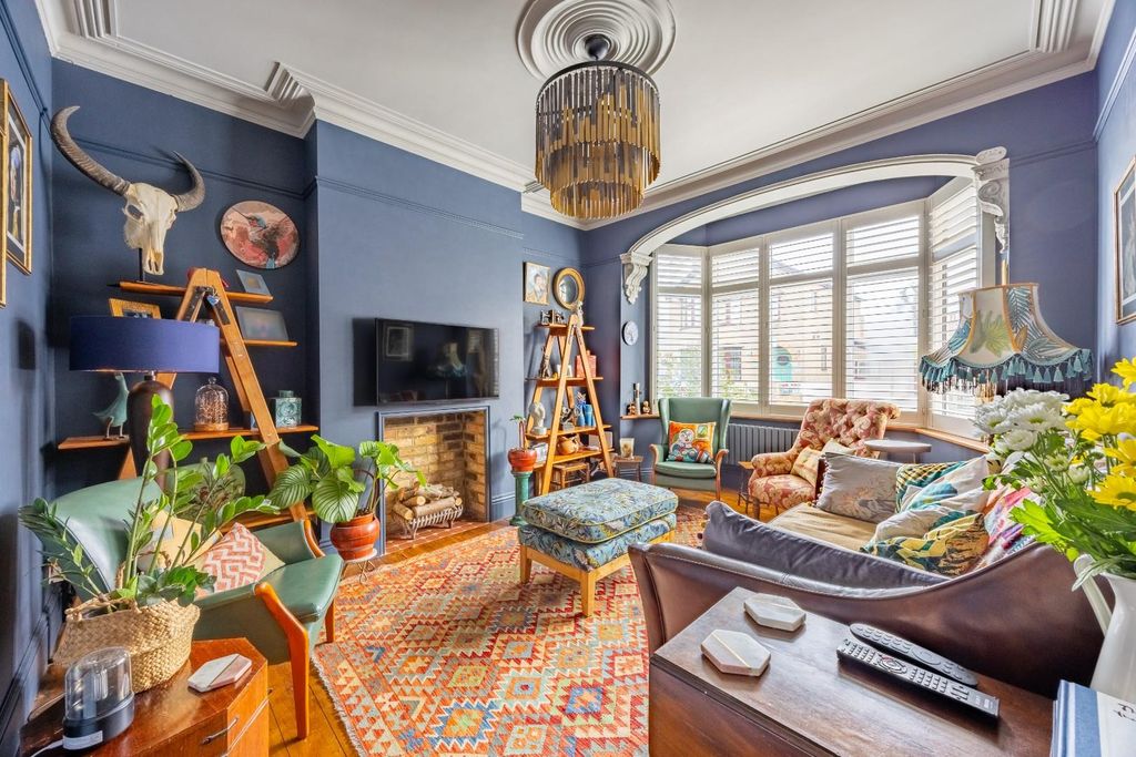 Property photo 2 of 29 Lounge