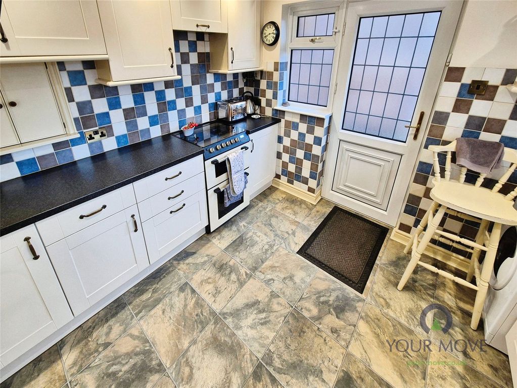 Property photo 3 of 16 Kitchen