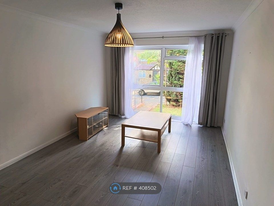 Property photo 3 of 17 Living Room