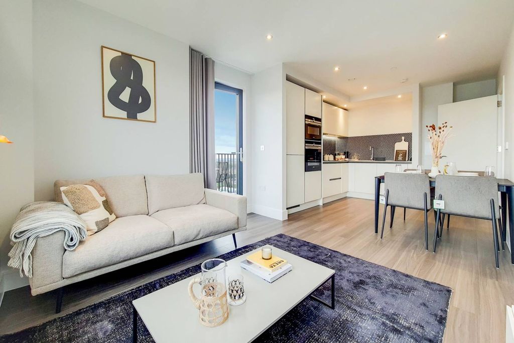 Property photo 2 of 23