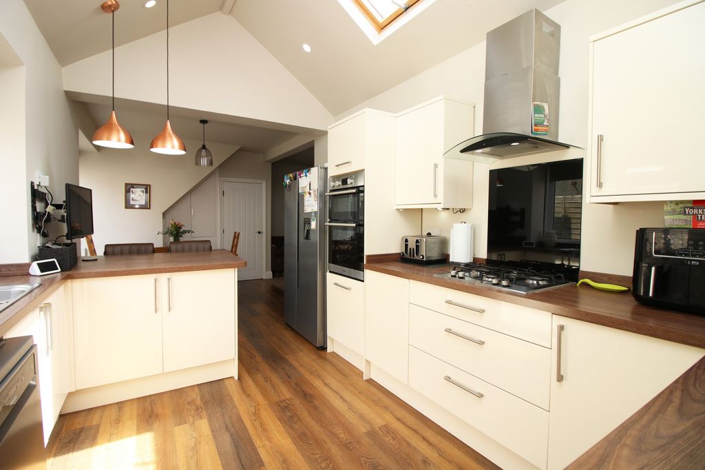 Property photo 3 of 31