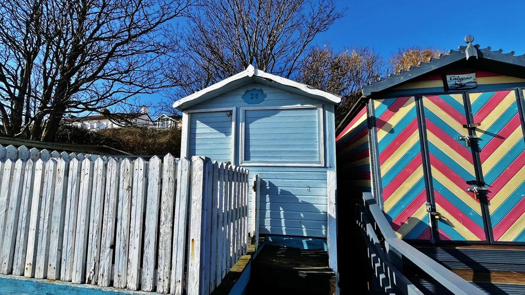 Property photo 1 of 11 Beach Hut