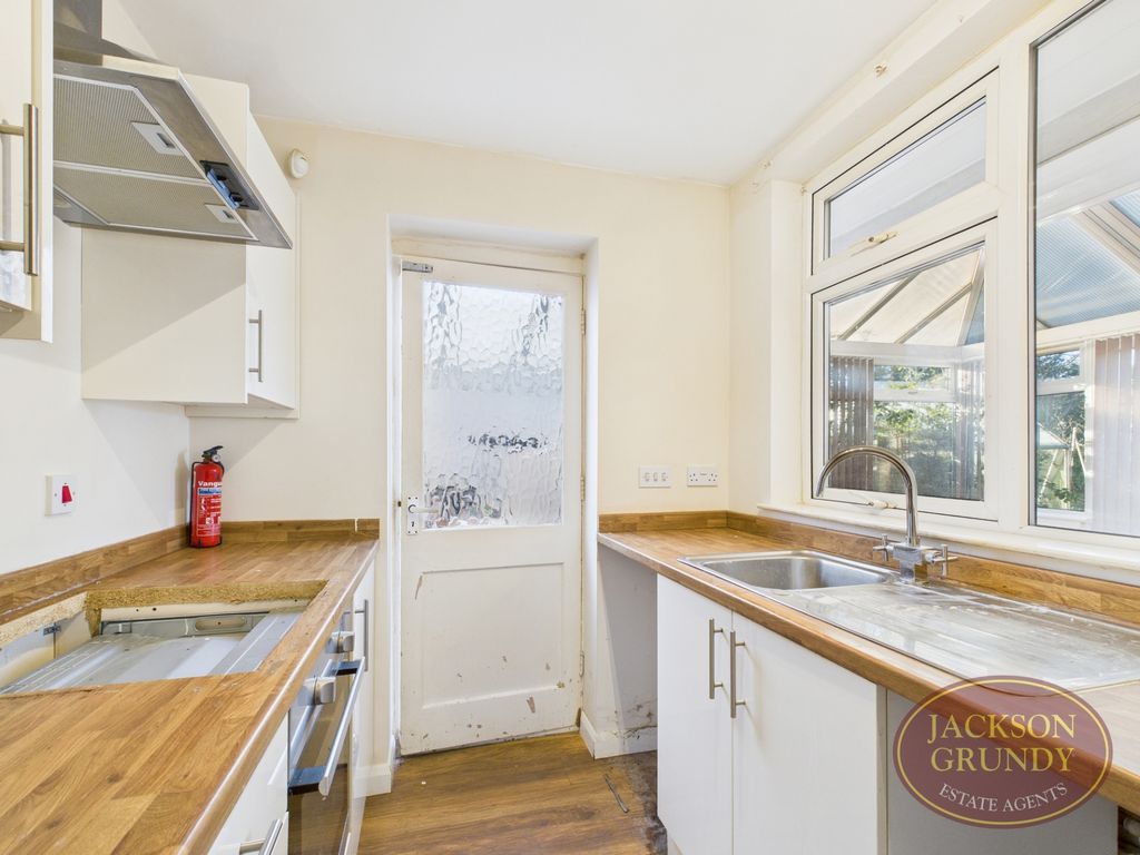 Property photo 3 of 8 Knightscliffe Way