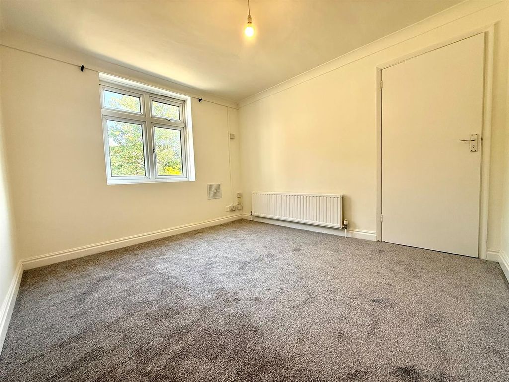 Property photo 2 of 7 Bedroom 1