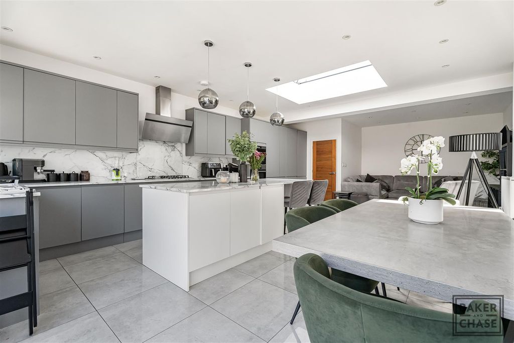 Property photo 2 of 30 Kitchen/Diner