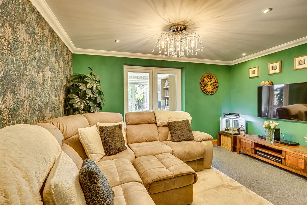 Property photo 2 of 34