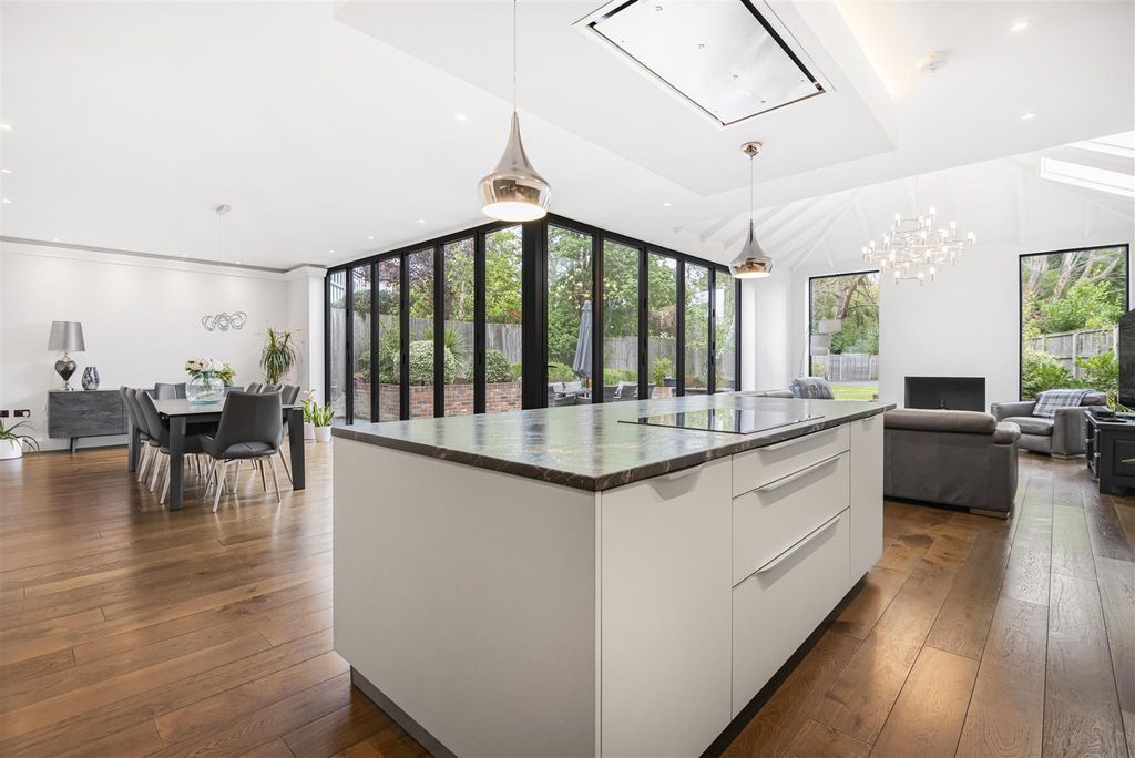 Property photo 2 of 39 24_38415.Jpg