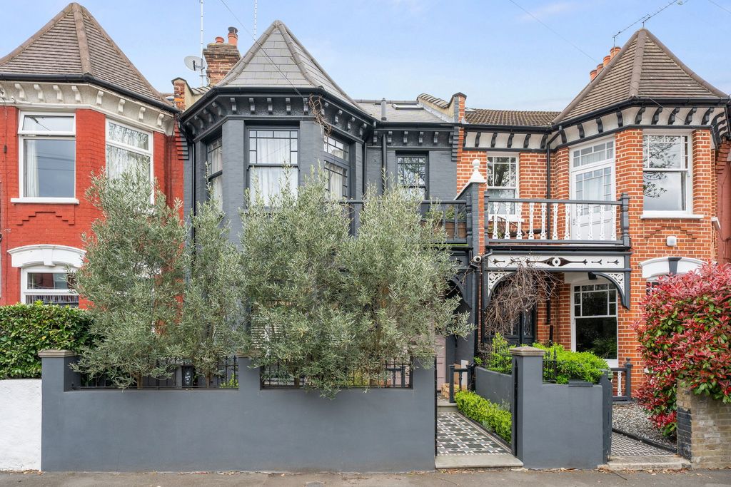 Property photo 2 of 19