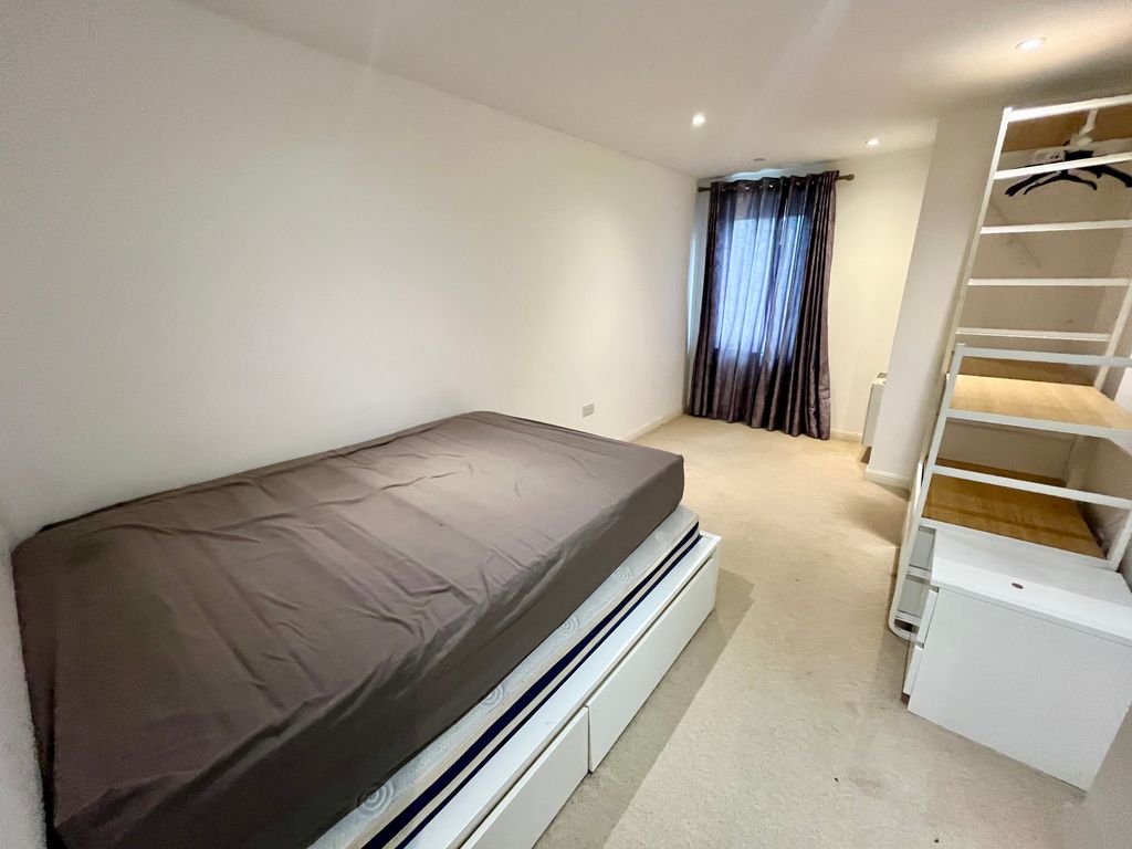 Property photo 3 of 5 Bedroom