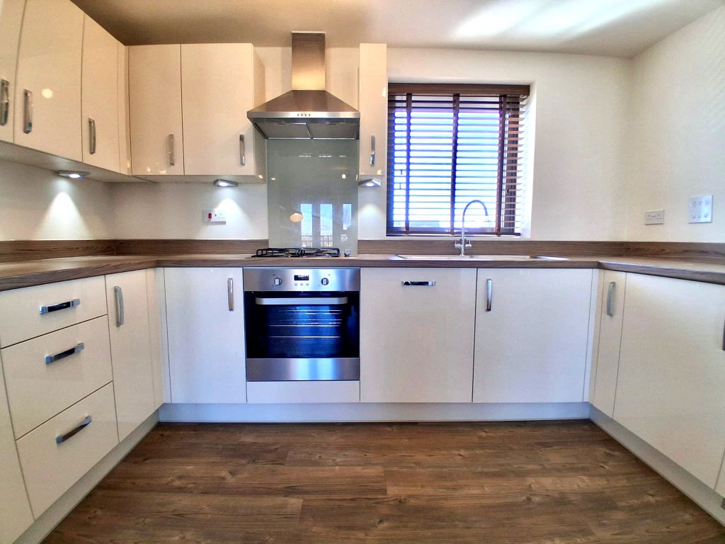 Property photo 3 of 13 Kitchen