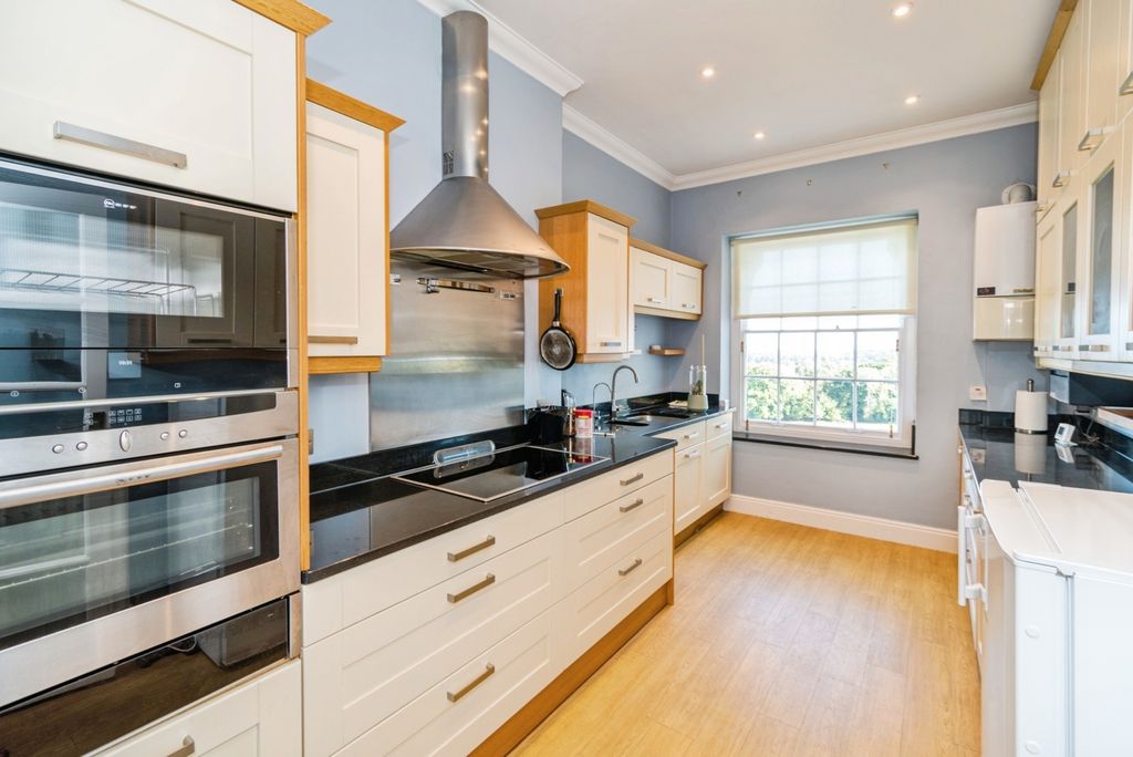 Property photo 2 of 16 Photo