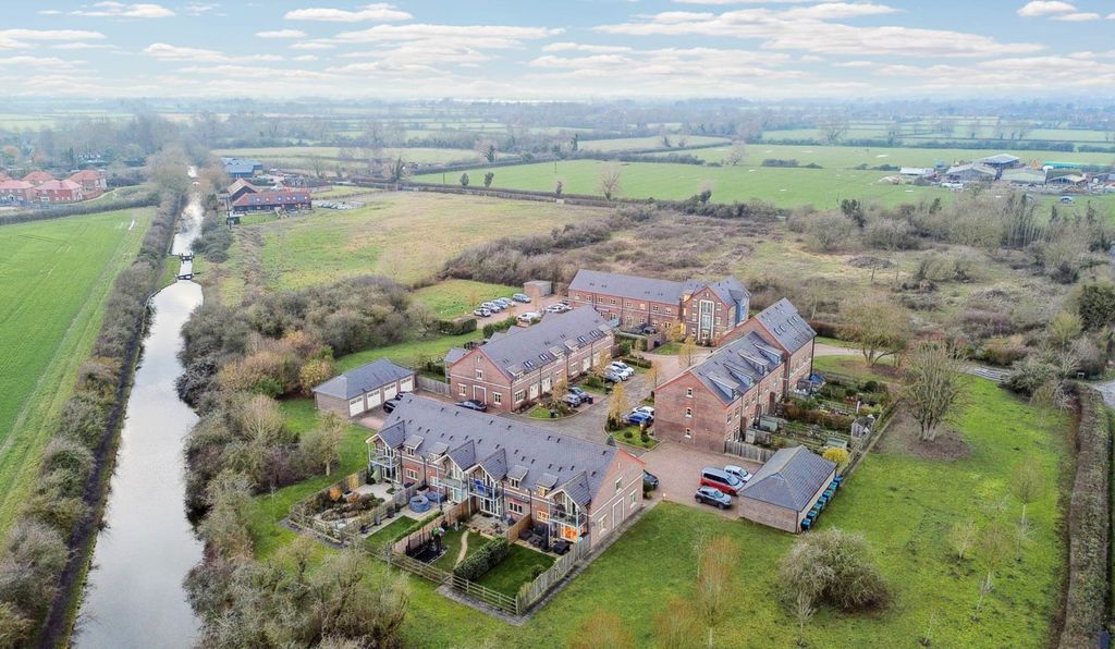 Property photo 2 of 31