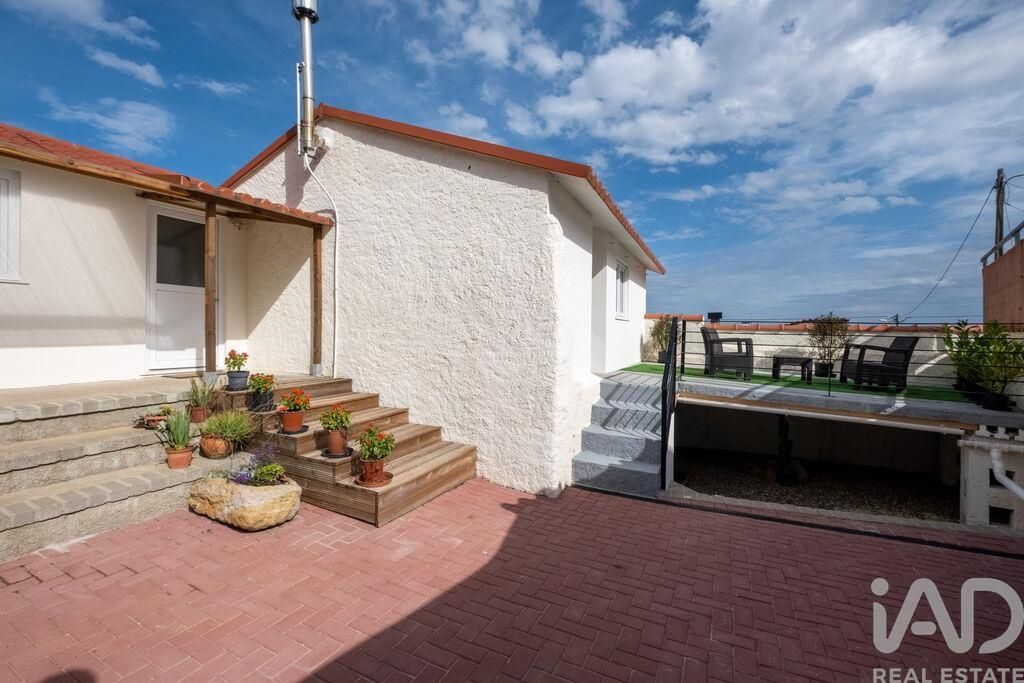 Property photo 1 of 34