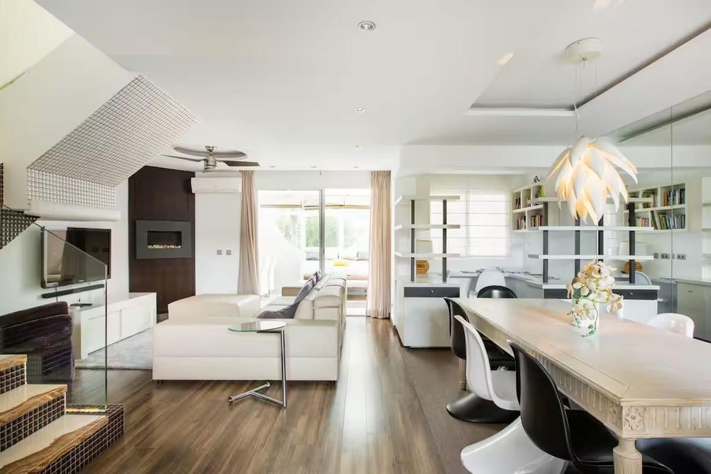 Property photo 1 of 11 Photo 0