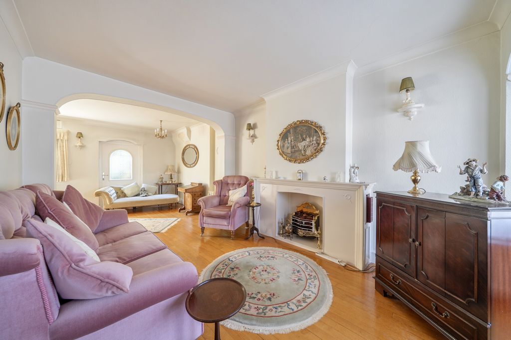 Property photo 3 of 16