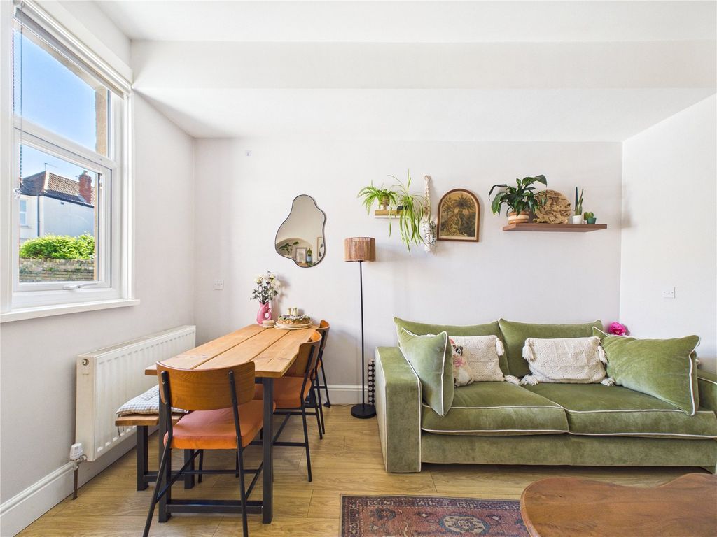 Property photo 3 of 16 Picture No. 22