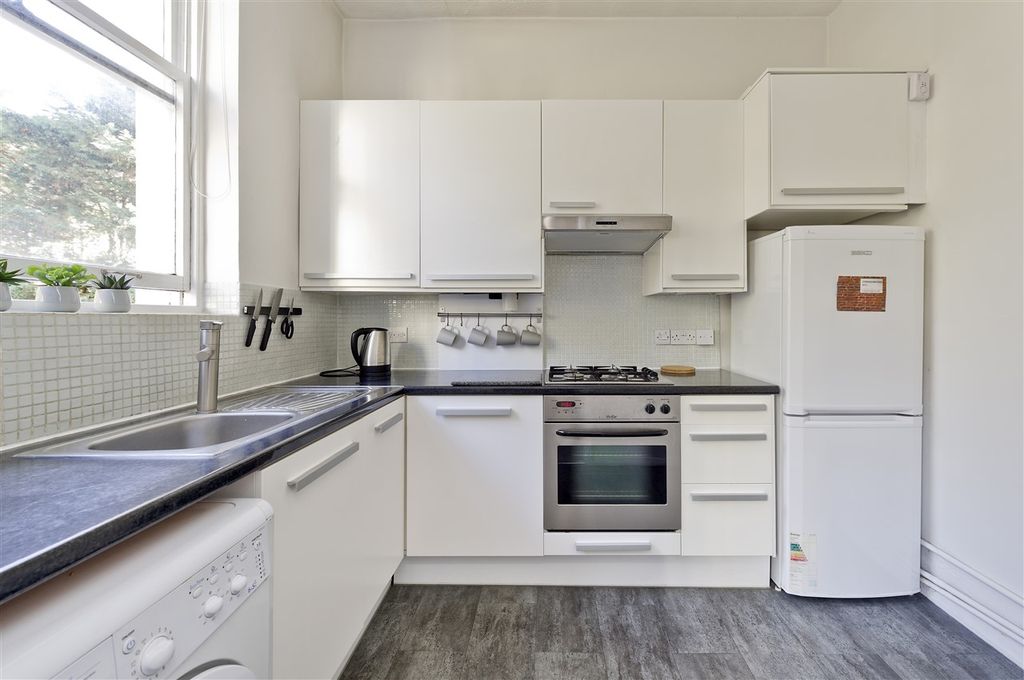 Property photo 2 of 6 Kitchen