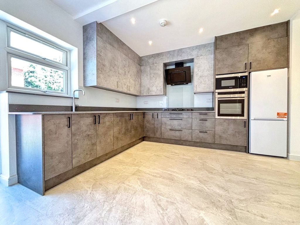 Property photo 3 of 29