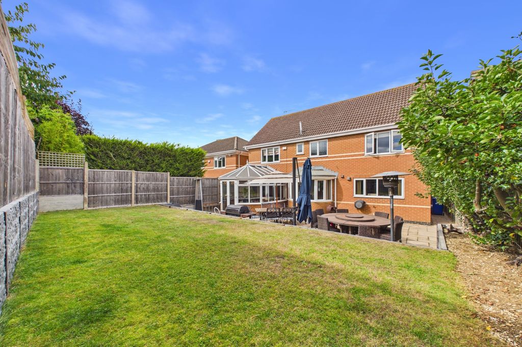 Property photo 2 of 33