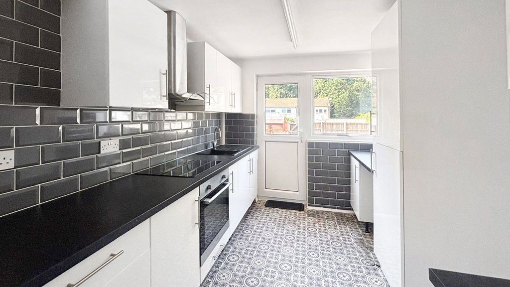 Property photo 2 of 15 Kitchen