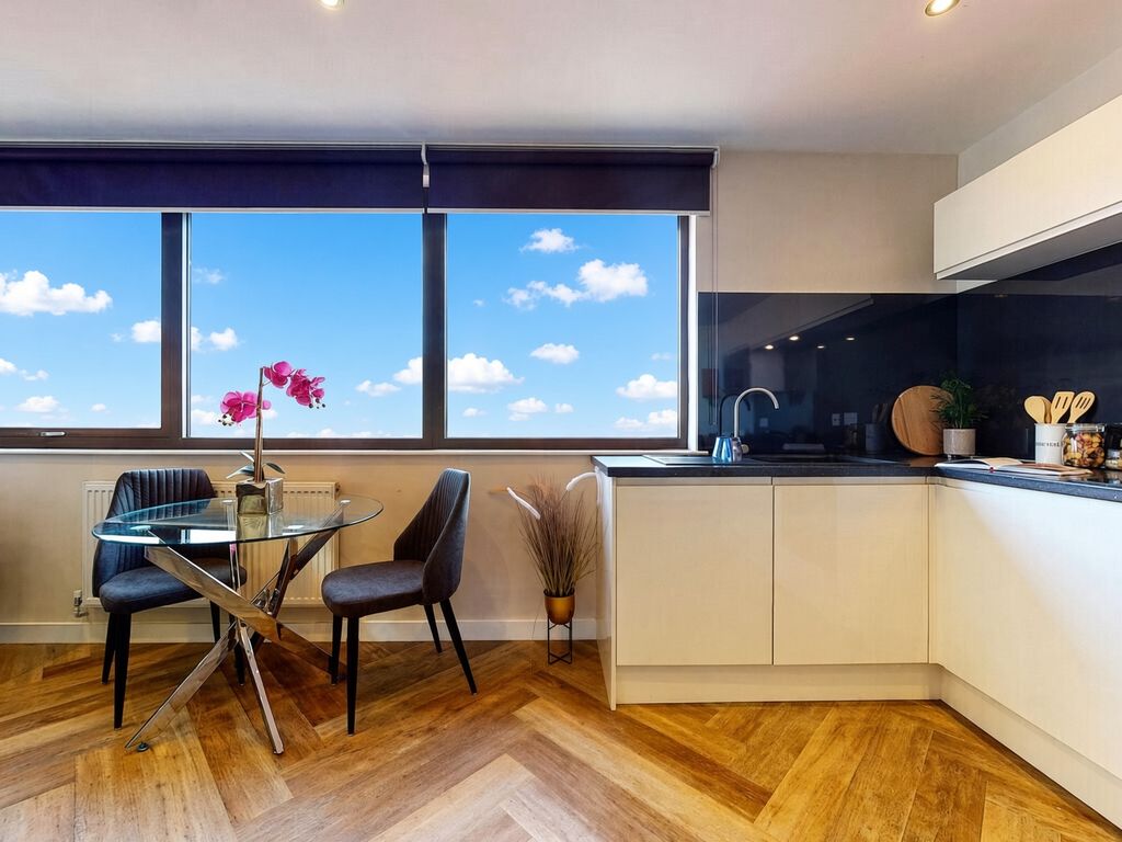 Property photo 2 of 10 Qdmnb