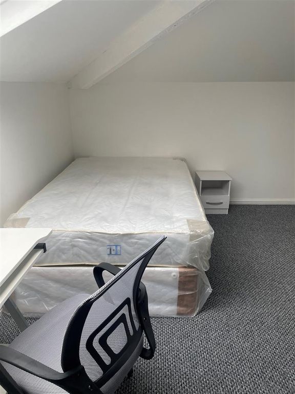 Property photo 2 of 3 Room 5 Kenmure.Jpg