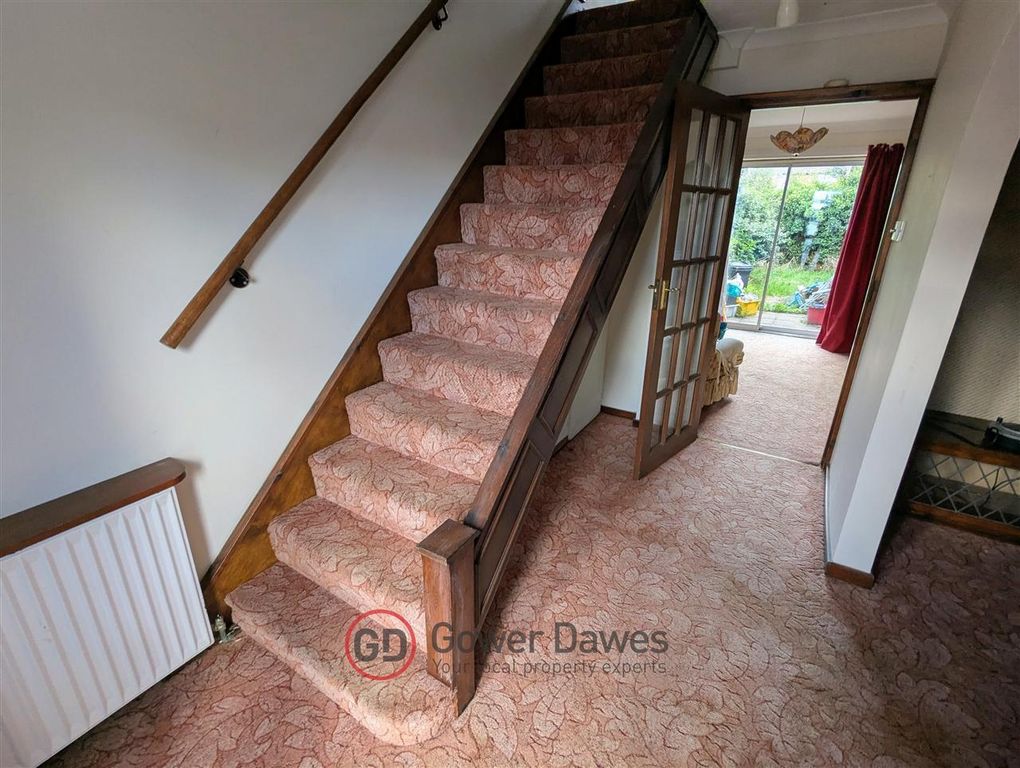 Property photo 3 of 10 Hallway