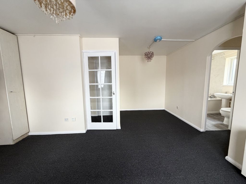 Property photo 3 of 8 Gallery