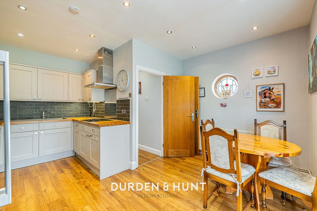 Property photo 2 of 27