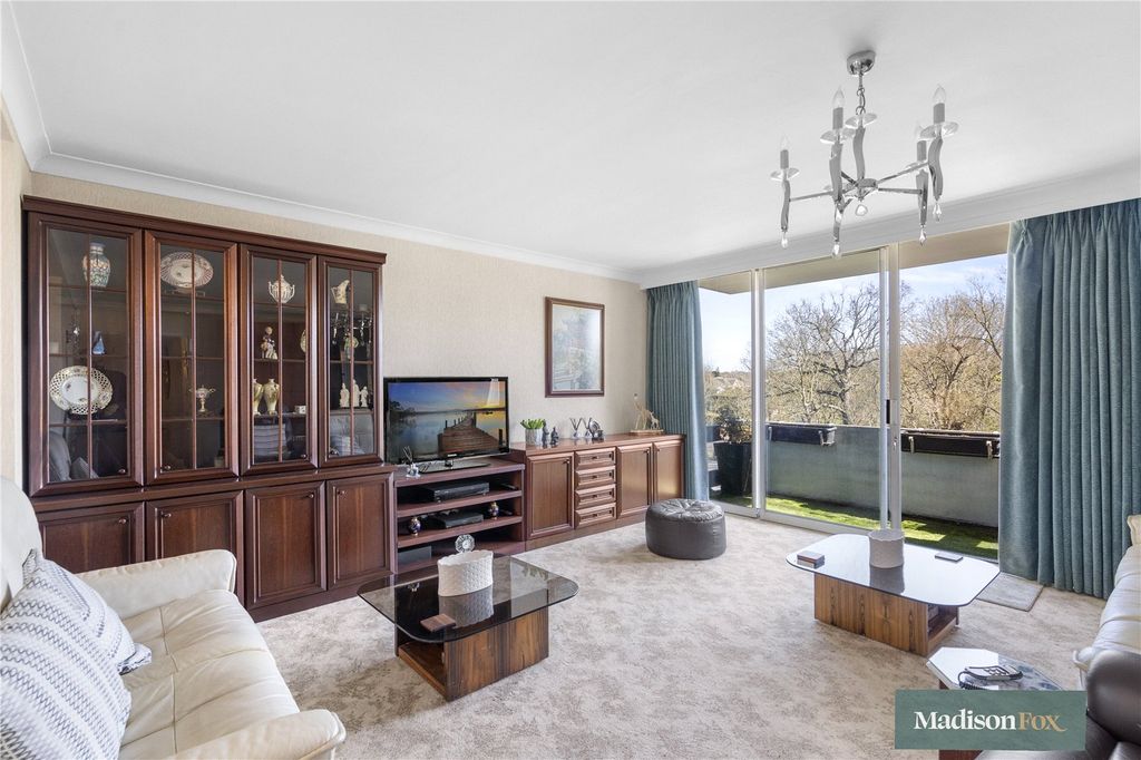 Property photo 3 of 25 Picture No. 32