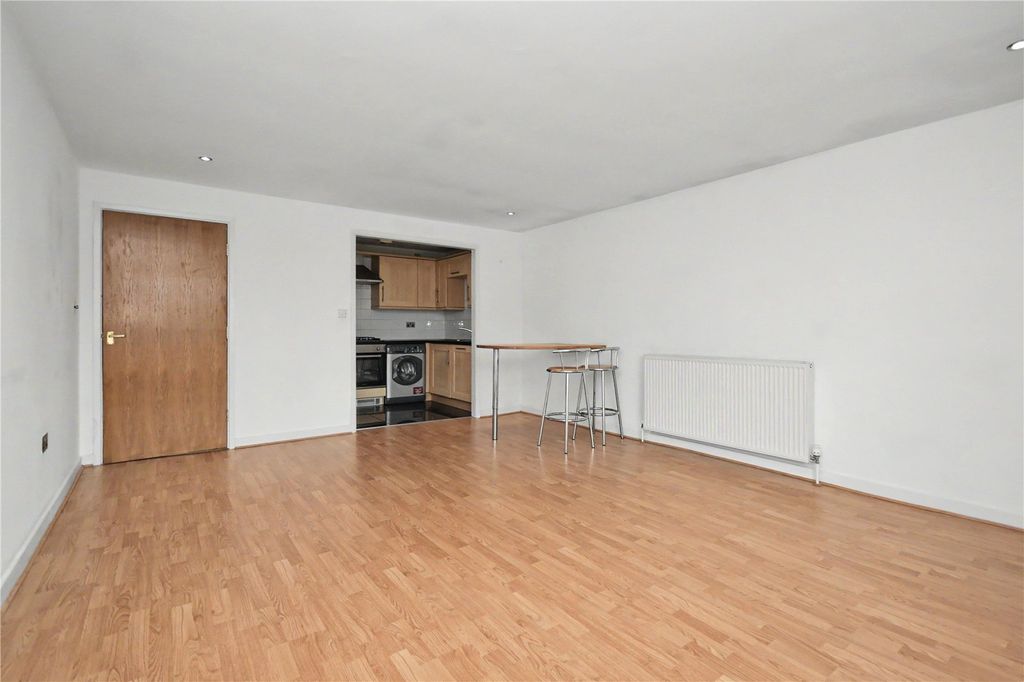 Property photo 3 of 8 Picture No. 17