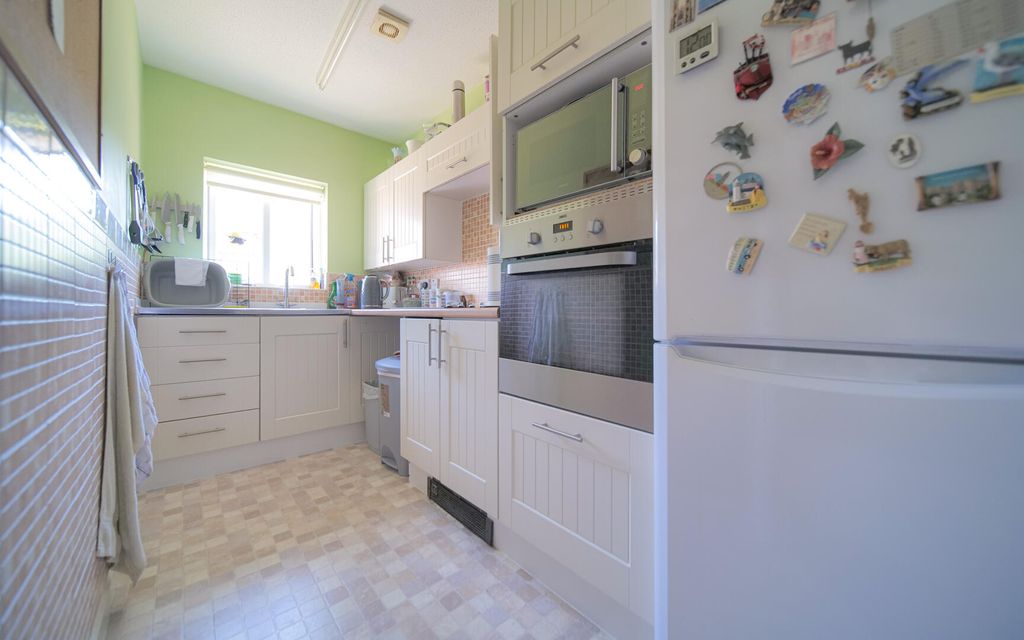 Property photo 3 of 9 Kitchen