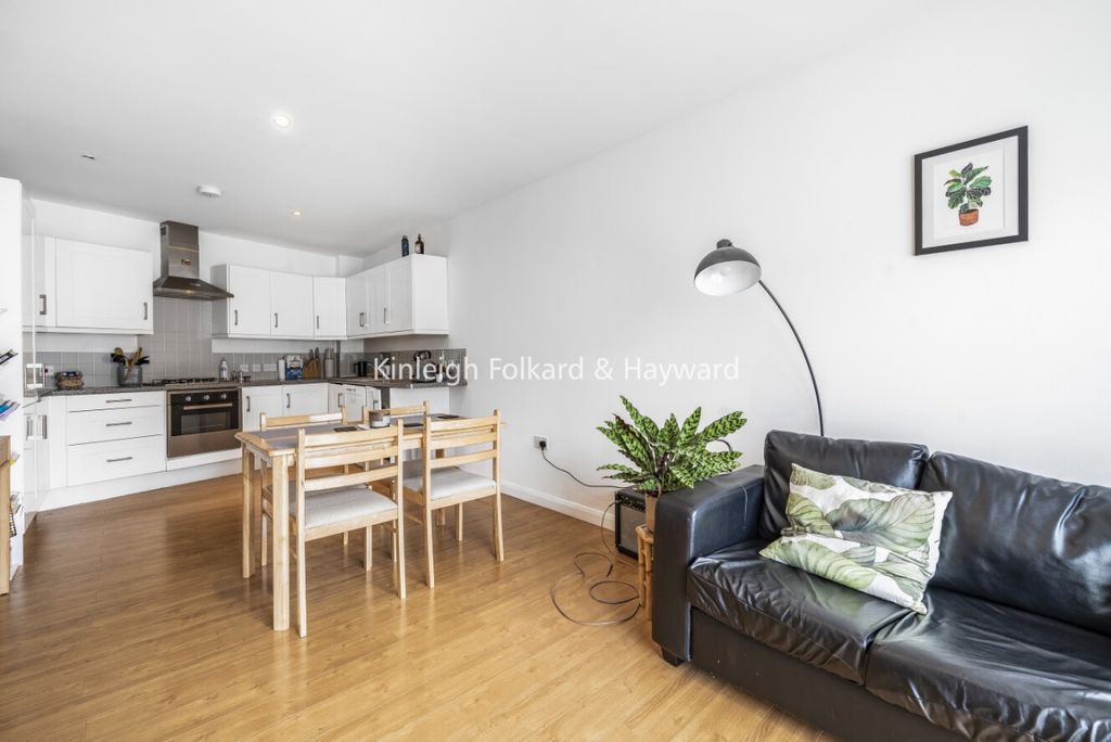 Property photo 2 of 7 Abfc5097-c013-417F-9