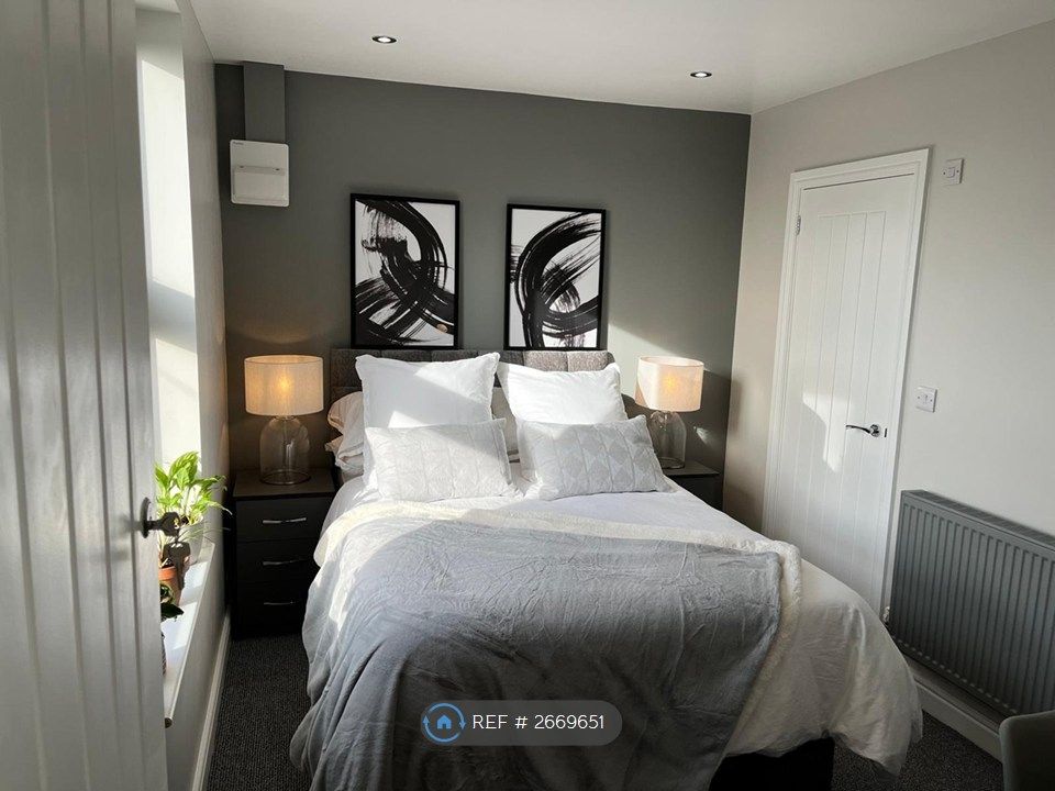 Property photo 1 of 32