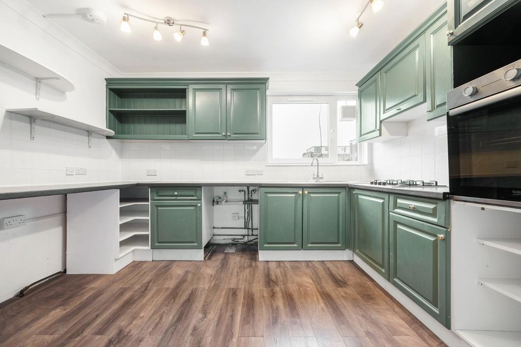 Property photo 3 of 11 Kitchen (1).Jpg