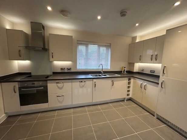 Property photo 2 of 7 Kitchen Area