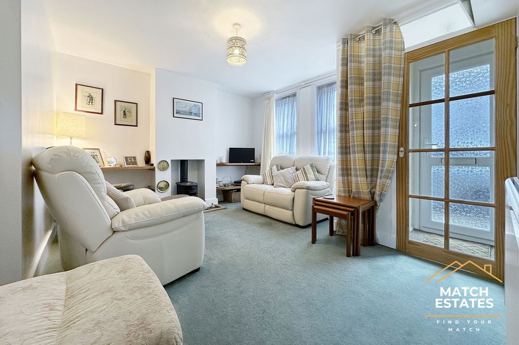 Property photo 2 of 9