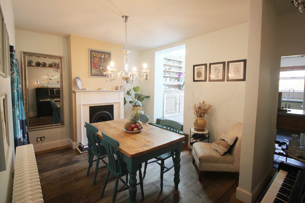 Property photo 3 of 11 Din.Jpg