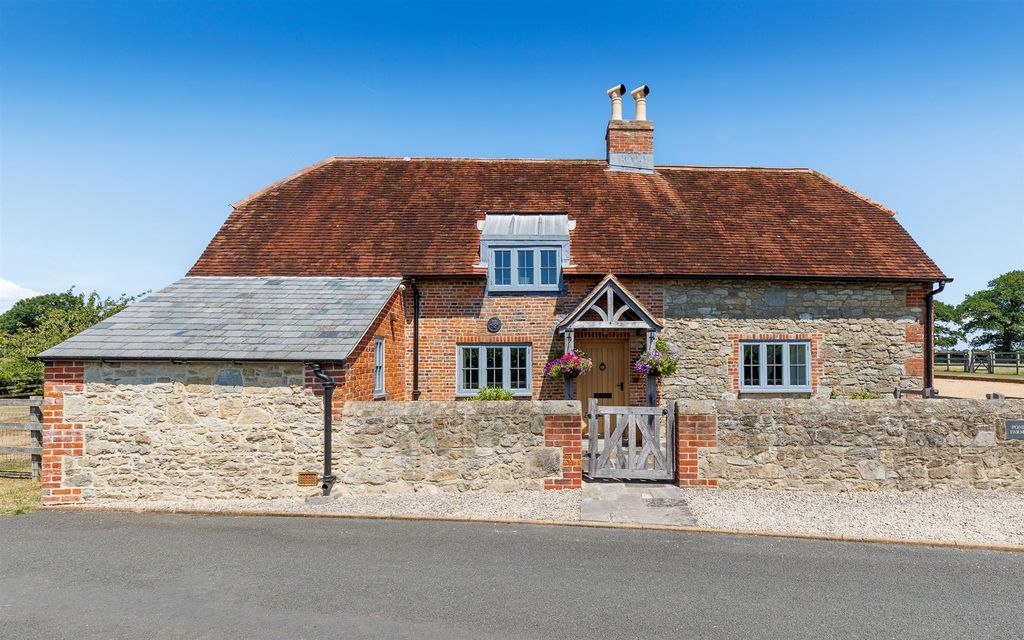 Property photo 3 of 39 Main Farmhouse