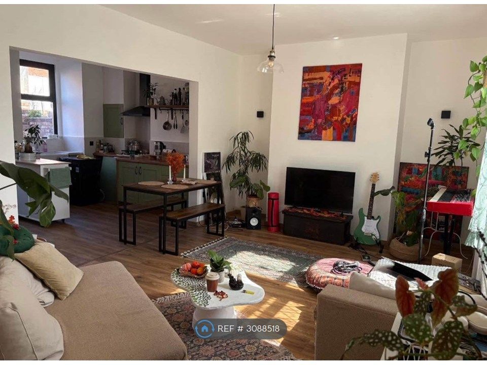 Property photo 1 of 20 Living Room