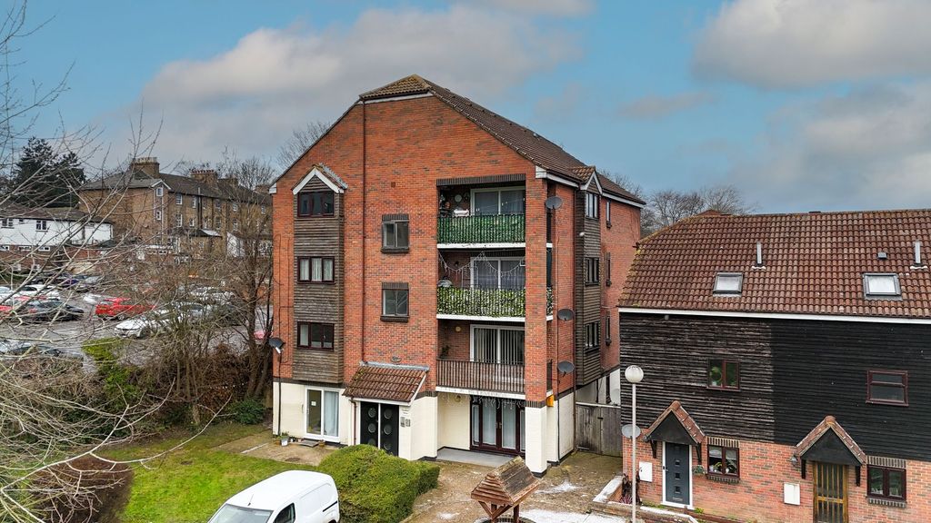 Property photo 1 of 8