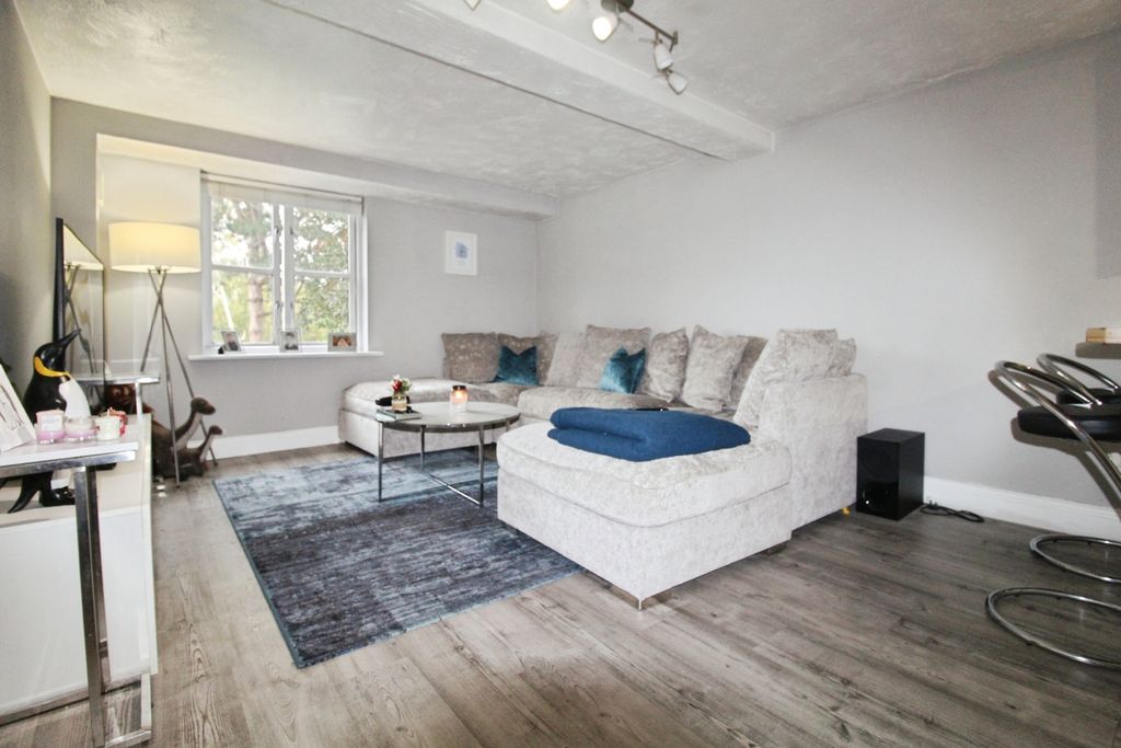 Property photo 3 of 24 Pbox-Img.Jpg