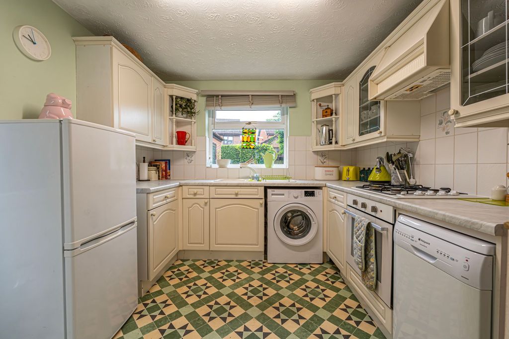 Property photo 2 of 39